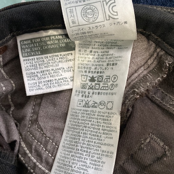 Levi’s 501 Cropped Jean - Picture 4 of 6